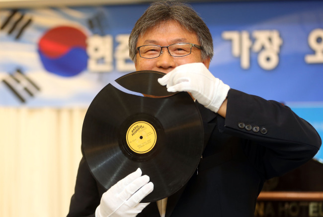 Kim Yong-dal, chief researcher at the Independence Hall of Korea, shows the oldest surviving record of the Korean national anthem in Seoul.   Yonhap News