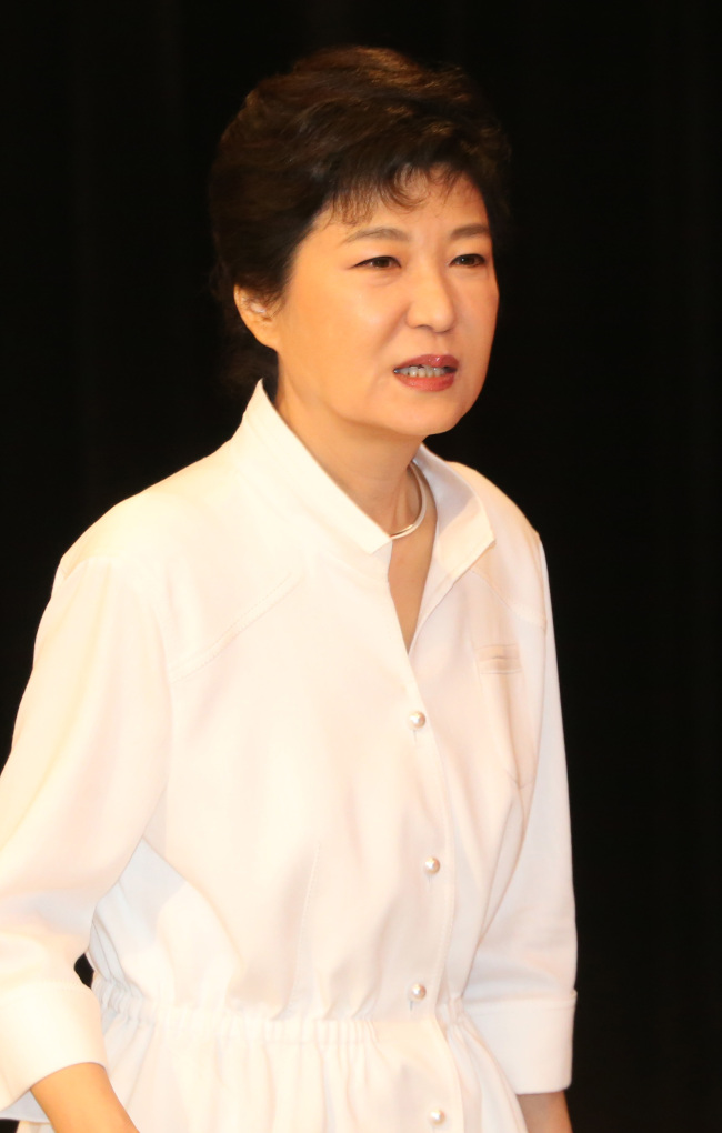박근혜, 새누리당 국회의원/Feud between Park Geun-hye, Kim Moon-soo intensifies
