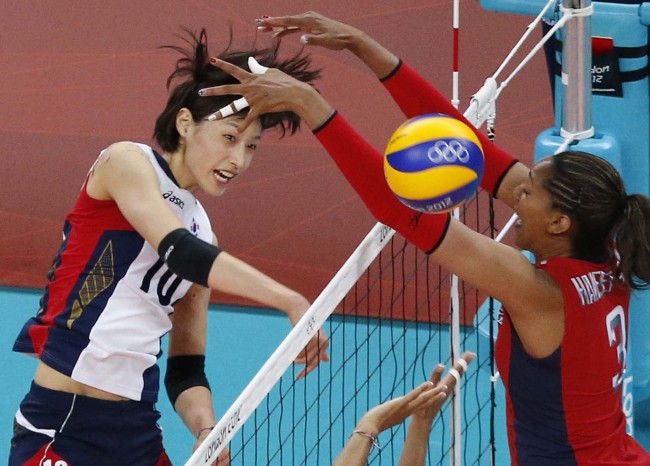 Korean volleyball star Kim Yeon-koung in action at the London Olympics.   Yonhap News