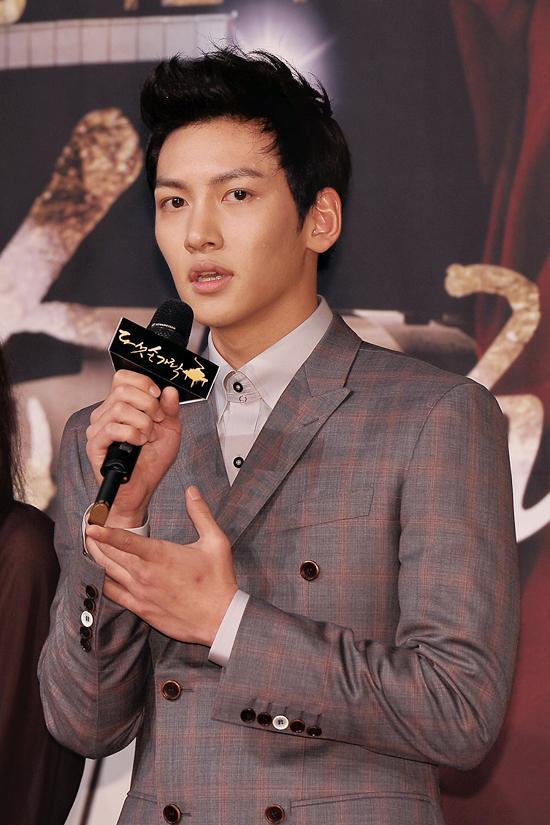 지창욱, 영화배우, 탤런트/ ’다섯손가락’ 지창욱 "’동해’와 상반되는 악역..주지훈 긴장하길"