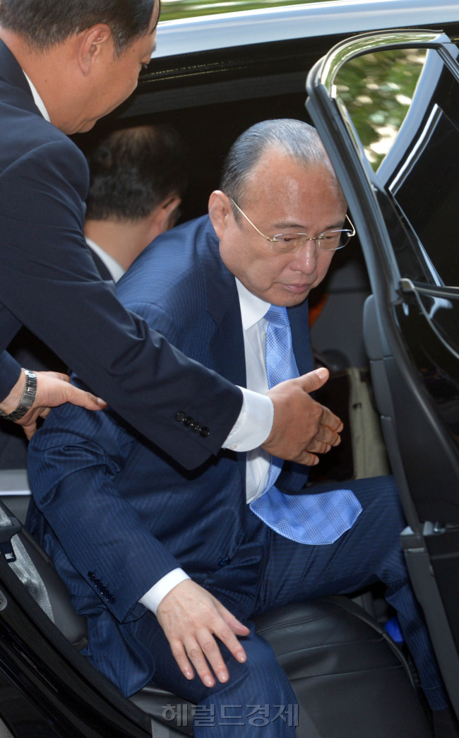 <생생코스피> 한화 김승연 회장 이례적 ‘법정구속’…한화그룹주 약세