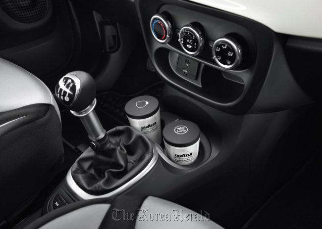 Fiat 500L with an espresso coffee set