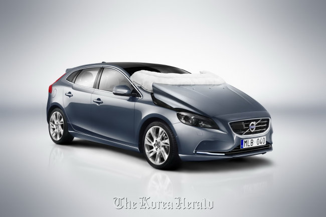 The external airbag of Volvo V40 wagon