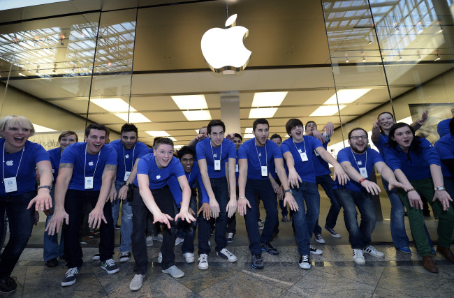 Apple employees welcome customers in front of the Apple store at a shopping mall in Oberhausen, western Germany.    AP-Yonhap News