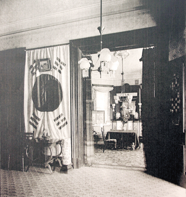 The former legation building of Korea’s Joseon Dynasty and Korean Empire in Washington D.C. in the early 1900s (left) and in present-day. Yonhap News
