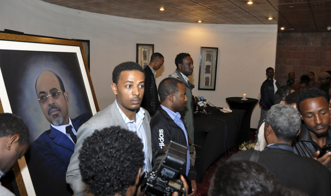 A large portrait of Ethiopia’s long time ruler Meles Zenawi is displayed at a hotel in Addis Ababa on Tuesday, as journalists gather for a press conference about his death.    AP-Yonhap News
