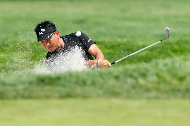 Korea’s Choi Kyung-ju hits a shot out of a bunker on the ninth hole on Thursday.   AFP-Yonhap News