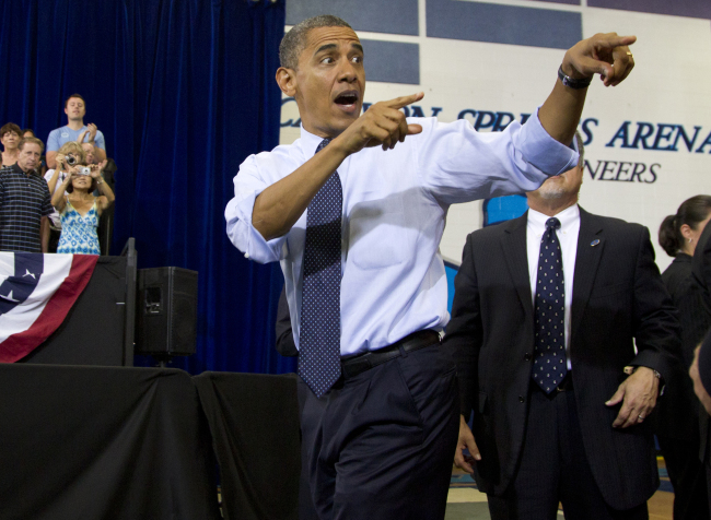 버락 오바마(Barack Obama/정치인/미국대통령)
President Barack Obama arrives to speak at a campaign event at Canyon Springs High School, in North Las Vegas, Wednesday.    AP-Yonhap News