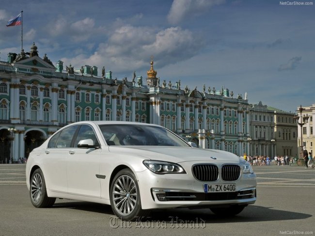 Competition heated in luxury sedan segment - The Korea Herald