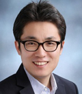 김상민(국회의원/새누리당)
여의도 한정식집보다는 상수동 카페 스타일이다. 각 진 정장보다는 PK 티셔츠가 더 편하다. 청년활동가 출신의 김상민 새누리당(39ㆍ비례) 의원이 국회에 입성한 지도 어느 덧 3개월. 여전히 그는 다년간의 청년활동경험이 만들어 낸 과감하고 거침없는 ‘청년 김상민’의 모습을 간직하고 있다.