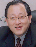 이인권(공연기획자/한국소리문화의전당 대표)
한국소리문화의전당 이인권 대표가 예술경영의 전문가가 된 결정적인 바탕이 되었던 영어학습 체험에 대한 이야기를 담은 『영어로 만드는 메이저리그 인생』을 책으로 엮어내 화제가 되고 있다.