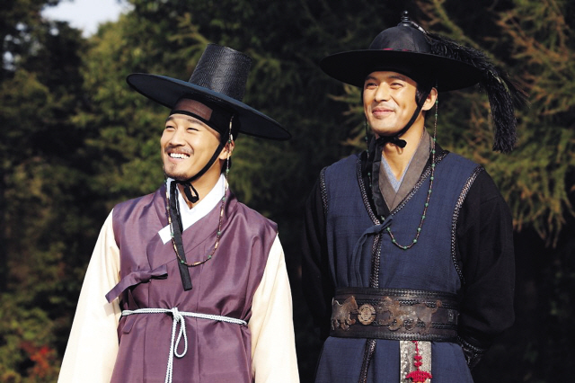 차태현(좌/배우),오지호(우/배우)
Korea’s homegrown films are doing better than ever at the box office, with its market share rising to nearly 80 percent in the past weekend.