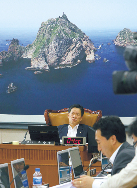 주승용(국회의원/민주통합당)
Northeast Asia has long been a region characterized by uneasy relations between neighbors. This month vividly demonstrated that reality as long-standing territorial disputes involving Japan, Korea and China flared up.