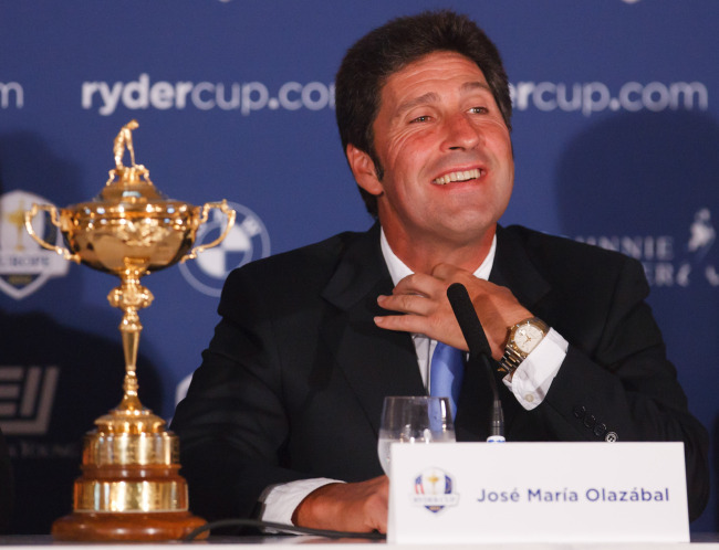 <YONHAP PHOTO-1446> European Ryder Cup team captain Jose Maria Olazabal during a press conference at Gleneagles Hotel, Perthshire Scotland Monday Aug. 27, 2012. Olazabal named England's Ian Poulter and Belgium's Nicolas Colsaerts as his two wildcard picks on Monday. Poulter, 32, will be competing in his fourth Ryder Cup since making his debut in 2004 while Colsaerts, 29, will be playing in his first and is the only rookie in Olazabal's squad. (AP Photo/Chris Clark/PA) UNITED KINGDOM OUT NO SALES NO ARCHIVE/2012-08-27 21:31:39/ <저작권자 ⓒ 1980-2012 ㈜연합뉴스. 무단 전재 재배포 금지.>
European Ryder Cup team captain Jose Maria Olazabal speaks during a press conference on Monday.   AP-Yonhap News