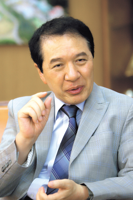 김용민(교수/포항공과대학 총장)
Kim was inaugurated as president of POSTECH in Pohang, North Gyeongsang Province, in September 2011. He is one of the world’s leading authorities in electronic engineering, especially in medical imaging.