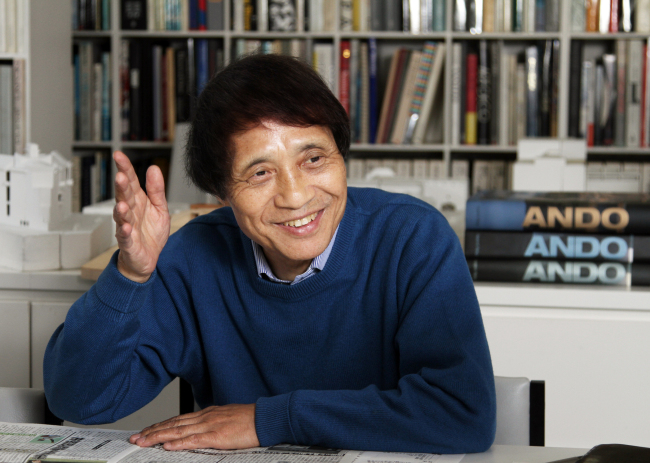 안도 타다오(Ando Tadao/일본건축가)
“중국에도 일본에도 없는 독특한 감성은 한국의 강점입니다. 저에게 이조 가구와 백자, 종묘는 한국에서만 느낄 수 있는 그야말로 파격의 미학으로 다가왔습니다.”