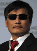 천광청(Chen Guangcheng/변호사/시민운동가)
미국으로 망명한 중국인 시각장애 인권변호사 천광청(陳光誠ㆍ41·사진)이 대만 입법원(국회) 연설 초청을 받아 대만을 방문할 예정이라고 영국 BBC가 보도했다.