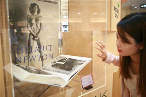 A book of Helmut Newton’s photos is exhibited at AK Plaza Bundang.  Yonhap News