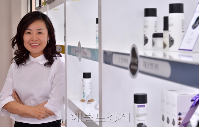 박혜린 옴니시스템 회장 인터뷰. <br />이상섭 기자. babtong@heraldm.com 2012.08.07
박혜린 옴니시스템 회장 인터뷰.
이상섭 기자. babtong@heraldm.com 2012.08.07