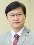 김명주(서울여자대학교입학처장)
서울여자대학교에서는 2013학년도 수시모집에서 총 1190명(전체 모집정원의 64%)을 선발한다. 그 중 학생의 인·적성, 고교생활충실도, 잠재력 등을 종합적으로 평가하는 입학사정관전형으로 총 883명(전체 모집정원의 47.7%)을 선발한다. 입학사정관제 지원사업 선도대학 및 선도모델 대학으로서 입학사정관전형으로 선발하는 학생 비중이 높으며 수시모집에서 74%에 달한다.