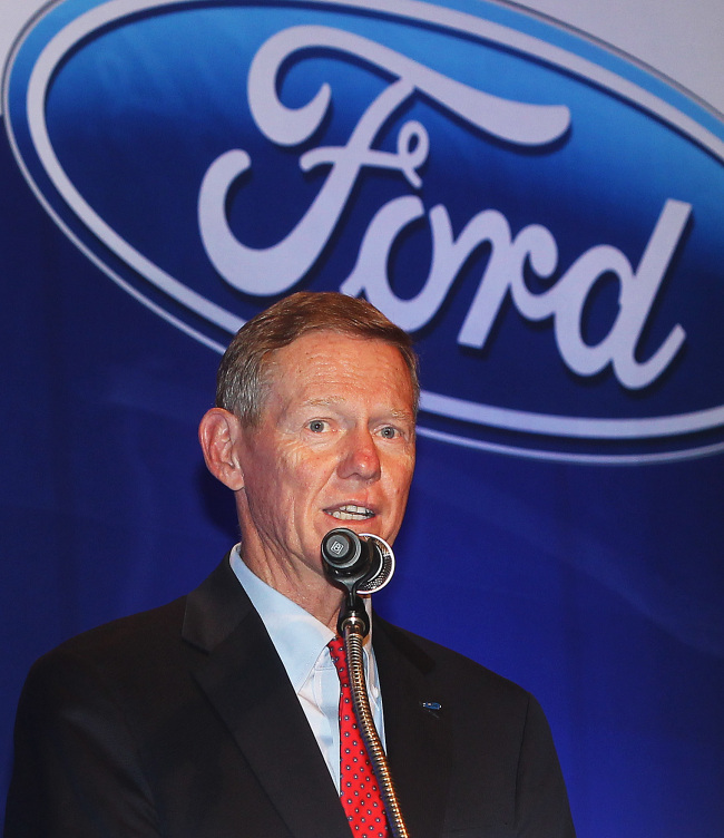 앨런 멀럴리(alan Mulally/기업인/포드대표이사)
Ford president and CEO Alan Mulally speaks during a press conference at a Seoul hotel on Friday.   Yonhap News