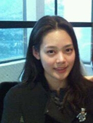안현모(방송기자/SBS)
배우 김민준과 열애 중으로 알려진 SBS 안현모 기자의 미모가 관심을 끌고 있다.
안현모는 그동안 ‘기자계 신민아’ 등의 명칭을 얻으며 이미 여신급 미모로 잘 알려져 있던 기자다.