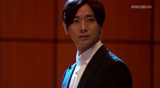 주지훈(배우)
배우 주지훈이 SBS 특별기획 ‘다섯 손가락’에서 안정적인 연기로 눈길을 끌고 있다.
지난 9월 2일 방송된 ‘다섯 손가락’ 6회에서 주지훈은 음악인으로서 최대 위기에 빠진 유지호의 복잡한 내면을 섬세한 연기로 표현, 캐릭터가 가지고 있는 아픔을 고스란히 전달하며 시청자들을 몰입시켰다.