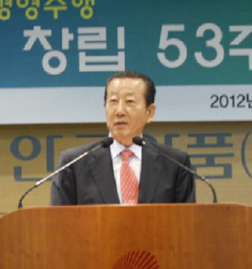 어준선(기업인/안국약품회장)
안국약품(회장 어준선)은 지난 3일 창립 53주년을 맞아 서울 본사에서 기념식을 열고, ‘세계적 신약개발과 글로벌 마케팅’ 비전 달성을 위해 ‘글로벌 핵심인재육성과 총체적 경영혁신’을 다짐했다