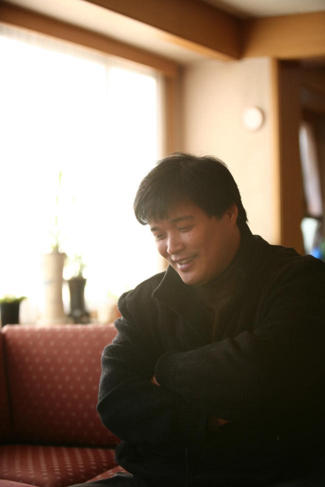 김승근(교수)
1956년 창립하여 대한민국의 클래식 음악을 대표해온 KBS교향악단이 올해 재단법인으로 출범하게 된다. 1960년대와 70년대에 국립극장으로 운영이 이관되어 국립교향악단의 역할을 수행한 적이 있기는 하지만 명실상부한 대한민국 대표 교향악단으로서 한국의 클래식 음악을 선도하는 역할을 해왔다. 그동안 국내에서의 정기연주회뿐만 아니라 국제적인 활동에도 힘을 기울여 미국과 일본 등 해외 여러 나라의 활동, 그리고 2000년에는 평양의 북한국립교향악단과 합동연주로 많은 이들에게 큰 감동을 선사했다.