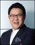 김구라(김현동/개그맨/MC)
위안부 관련 발언’으로 활동을 중단했던 방송인 김구라<사진>가 tvN ‘현장토크쇼 택시’로 5개월 만에 복귀한다. 새로운 MC 김구라가 출연하는 ‘택시’는 오는 13일 밤 12시20분에 전파를 탈 예정이다.