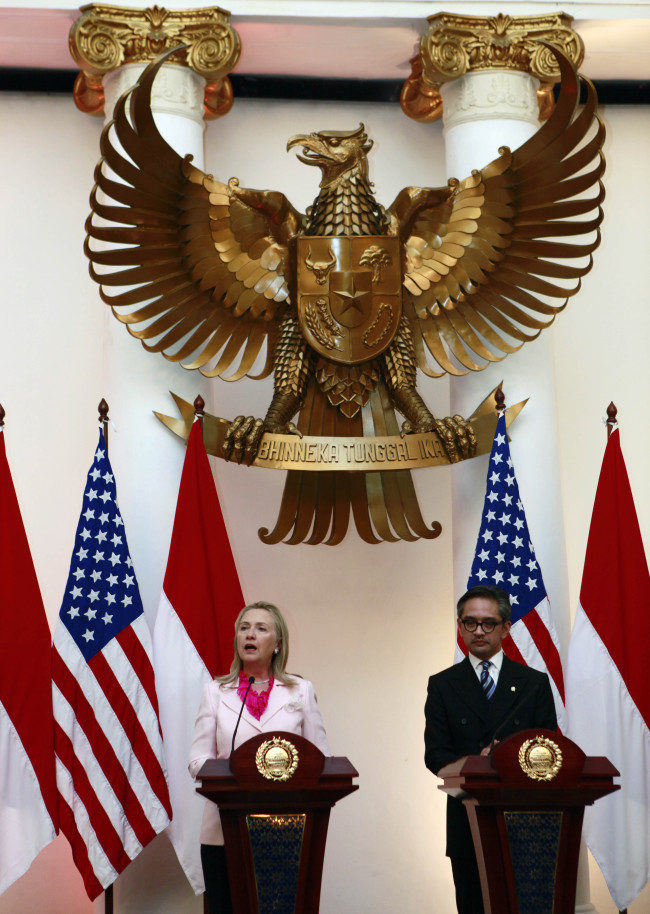 U.S. Secretary of State Hillary Rodham Clinton (left) talks to the media as Indonesian Foreign Minister Marty Natalegawa listens during a press conference meeting in Jakarta on Monday.   AP-Yonhap News