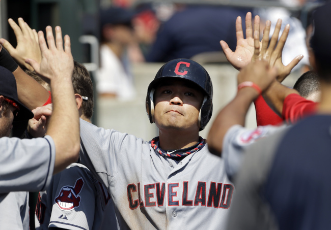 Cleveland Indians right fielder Choo Shin-soo is congratulated after scoring on a Asdrubal Cabrera RBI single against the Detroit Tigers in the third inning of a game in Detroit on Monday.   AP-Yonhap News