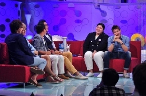 장미란(역도선수/고양시청),박태환(수영선수)
4일 방송예정인 KBS 2TV ‘김승우의 승승장구’ 에서는 올림픽 여자 특집 1탄으로 장미란이 출연, 몰래 온 손님으로는 수영선수 박태환이 등장한다.
이날 방송에서 박태환은 “요즘 미란 누나의 관심사는 꽃꽂이”이라고 밝혀 장미란을 당황하게 했다.