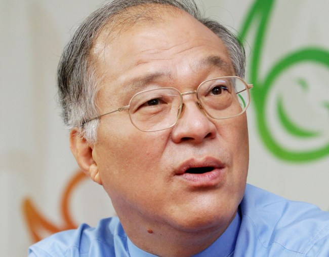 강지원(변호사)
Kang Ji-won (Yonhap News)
As prosecutor, activist and government commissioner, Kang Ji-won has devoted himself to fighting social evils from sex crimes and child abuse, to drug and game addictions.