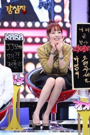 구하라(가수/카라)
구하라는 최근 진행된 SBS ‘강심장’에 녹화에서 “초딩 몸매라는 타이틀에 스트레스를 받는다”고 털어놨다.
이어 “초딩몸매로 성숙한 여인의 향기를 낼 수는 없어서 저의 몸에서 최대한 나올 수 있는 성숙한 라인을 만들려고 노력했다”며 몸매 스트레스를 극복하는 방법에 대해 전했다.