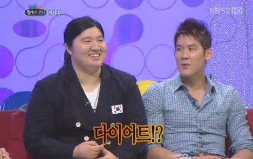 장미란(좌/역도선수/고양시청),박태환(우/수영선수)
마린보이 박태환이 장미란의 사사로운 면모를 공개했다.
4일 방송된 KBS 2TV ‘승승장구’에 몰래 온 손님으로 출연한 박태환은 게스트 장미란의 꽃꽂이 취미와 다이어트 계획을 공개했다.
박태환은 장미란이 꽃꽂이에 심취해있다며 여성스러움을 강조했고 이어 “미란누나가 곧 전국체적에 나가는데 일정을 마무리 하면 다이어트를 하겠다고 했다”며 “굉장히 많이 빼겠다고 했다”고 말해 눈길을 끌었다.