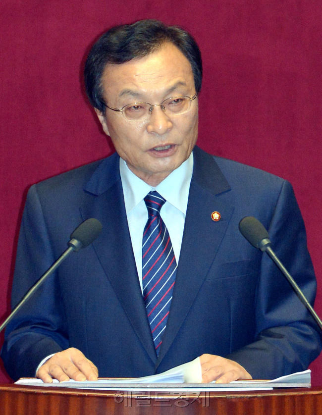 민주통합당 이해찬 대표가  5일 국회에서 교섭단체대표 연설을 하고 있다. 박현구 기자phko@heraldcorp.com
민주통합당 이해찬 대표가  5일 국회에서 교섭단체대표 연설을 하고 있다. 박현구 기자phko@heraldcorp.com