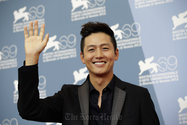 이정진(배우)
South Korean director Kim Ki-duk brought his brand of excruciating emotion and troubling imagery to the Venice film festival Tuesday with his condemnation of extreme capitalism in “Pieta”.