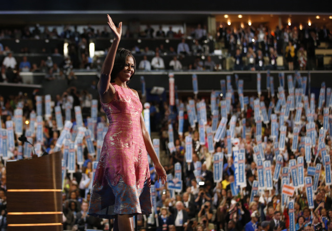 U.S. first lady Michelle Obama waves after addressing the Democratic National Convention in Charlotte, North Carolina, Tuesday.   AP-Yonhap News