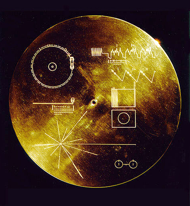 A file photo released by the NASA in 1970 shows the golden record sent aboard NASA's Voyager 1, launched on September 5, 1977, with a cartridge and a needle to play it. It comprises 115 images of Earth, a variety of sounds and snatches of music and spoken greetings from Earthlings in 55 languages. (AFP-Yonhap News)