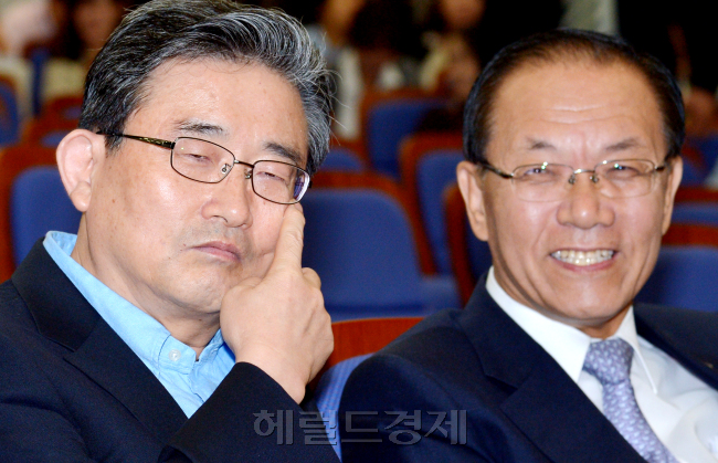 새누리당은 6일 국회에서 의원총회를 열고 대정부질문을 논의하고 있다. 박현구 기자phko@heraldcorp.com 2012.09.06
새누리당은 6일 국회에서 의원총회를 열고 대정부질문을 논의하고 있다. 박현구 기자phko@heraldcorp.com 2012.09.06