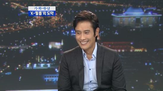 이병헌(배우)
이병헌은 5일 방송된 KBS-1TV <뉴스라인>의 기획대담 ‘K-필름 한국 영화의 도약’ 코너에 출연했다.
이날 이병헌은 “나는 지금 선택을 받는 입장이다. 할리우드에서 인지도를 높여 선택할 수 있는 입장이 되면 역할에 대한 고민은 없어질 것 같다”는 계획을 밝혔다.