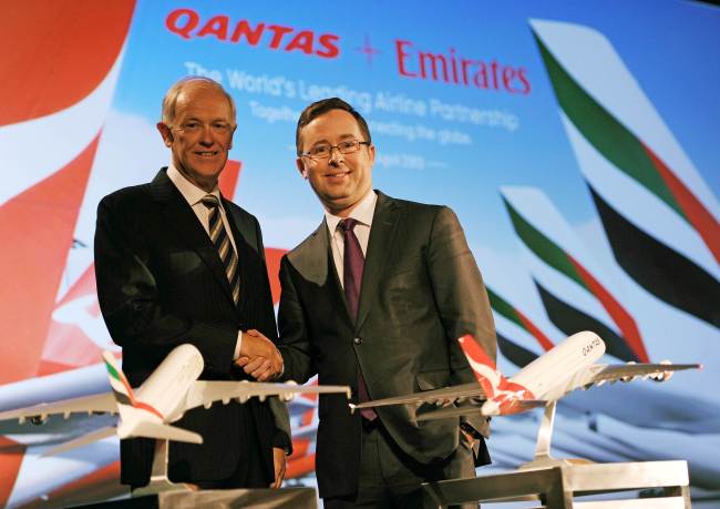 Struggling Australian carrier Qantas chief executive Alan Joyce (right) and Emirates president Tim Clark pose prior to announcing a major global alliance in Sydney on Thursday.   AFP-Yonhap News