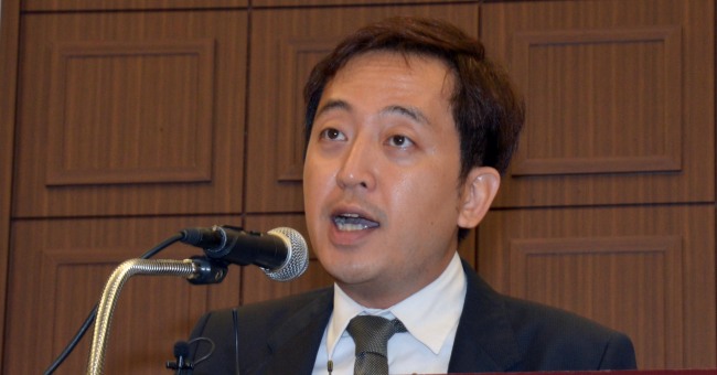 안철수 서울대 융합과학기술대학원장 측 금태섭 변호사가 긴급 기자회견을 마치고 엘리베이터를 타고 가고 있다.<br />김명섭 기자 msiron@
금태섭 변호사