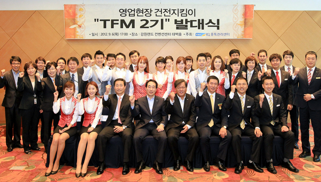 <YONHAP PHOTO-0911> 강원랜드 카지노 건전 지킴이 발대식 (정선=연합뉴스) 배연호 기자 = 강원랜드 KL중독관리센터(센터장 박광명)가 6일 강원 정선군 강원랜드 컨벤션호텔에서 카지노 영업현장 건전 지킴이 발대식을 하고 있다. 2012.9.7 <<하이원리조트>> byh@yna.co.kr/2012-09-07 13:35:53/ <저작권자 ⓒ 1980-2012 ㈜연합뉴스. 무단 전재 재배포 금지.>
<YONHAP PHOTO-0911> 강원랜드 카지노 건전 지킴이 발대식 (정선=연합뉴스) 배연호 기자 = 강원랜드 KL중독관리센터(센터장 박광명)가 6일 강원 정선군 강원랜드 컨벤션호텔에서 카지노 영업현장 건전 지킴이 발대식을 하고 있다. 2012.9.7 <<하이원리조트>> byh@yna.co.kr/2012-09-07 13:35:53/ <저작권자 ⓒ 1980-2012 ㈜연합뉴스. 무단 전재 재배포 금지.>
<YONHAP PHOTO-0911> 강원랜드 카지노 건전 지킴이 발대식 (정선=연합뉴스) 배연호 기자 = 강원랜드 KL중독관리센터(센터장 박광명)가 6일 강원 정선군 강원랜드 컨벤션호텔에서 카지노 영업현장 건전 지킴이 발대식을 하고 있다. 2012.9.7 <<하이원리조트>> byh@yna.co.kr/2012-09-07 13:35:53/ <저작권자 ⓒ 1980-2012 ㈜연합뉴스. 무단 전재 재배포 금지.>