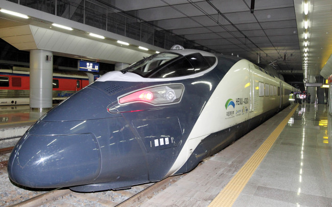 Korea’s new high-speed train HEMU-430X   Yonhap News