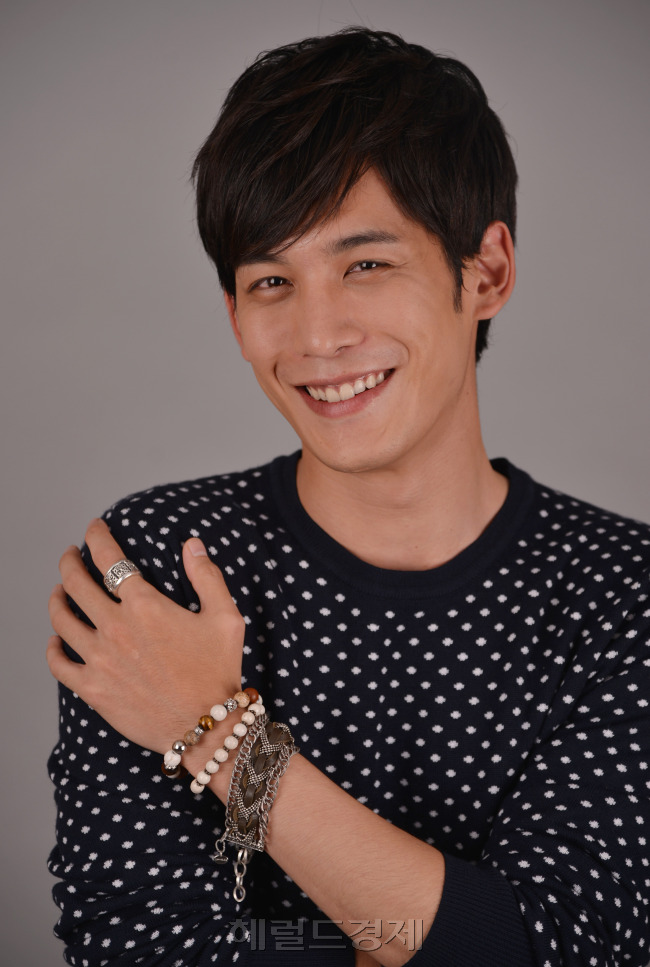 각시탈 박기웅.<br />이상섭 기자. babtong@heraldcorp.com 2012.09.10
각시탈 박기웅.
이상섭 기자. babtong@heraldcorp.com 2012.09.10