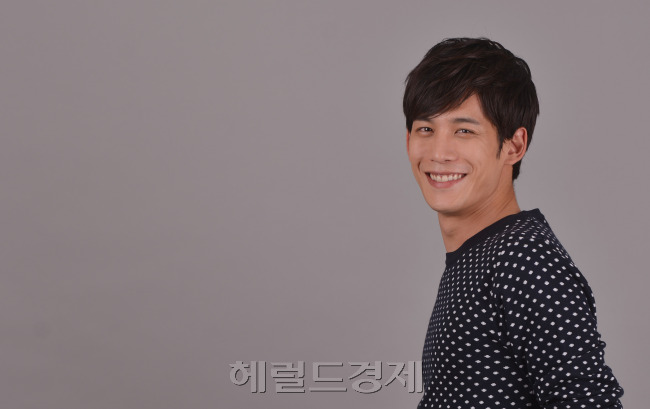 각시탈 박기웅.<br />이상섭 기자. babtong@heraldcorp.com 2012.09.10
각시탈 박기웅.
이상섭 기자. babtong@heraldcorp.com 2012.09.10