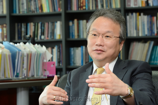 한국항공대학교총장 여준구.<br />정희조 기자/checho@heraldm.com 120910
Yuh Junku, president of Korea Aerospace University   Chung Hee-cho/The Korea Herald