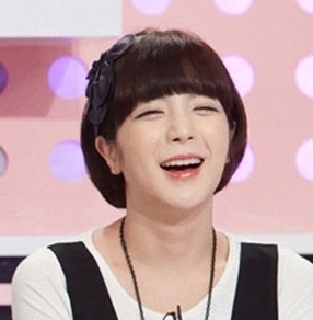 에이미(이윤지/방송인)
이날 녹화에서 에이미는 ‘닮고 싶은 스타의 몸 부위’에 관한 이야기를 하던 중 이병헌 근육을 실제로 본 적 있냐는 질문에 “당연하다. 나는 이병헌의 몸을 다 봤다”고 대답했다